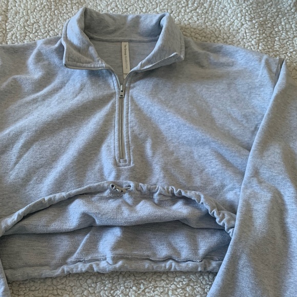 Babaton Cropped Grey Quarter Zip (M) - Picture 2 of 3